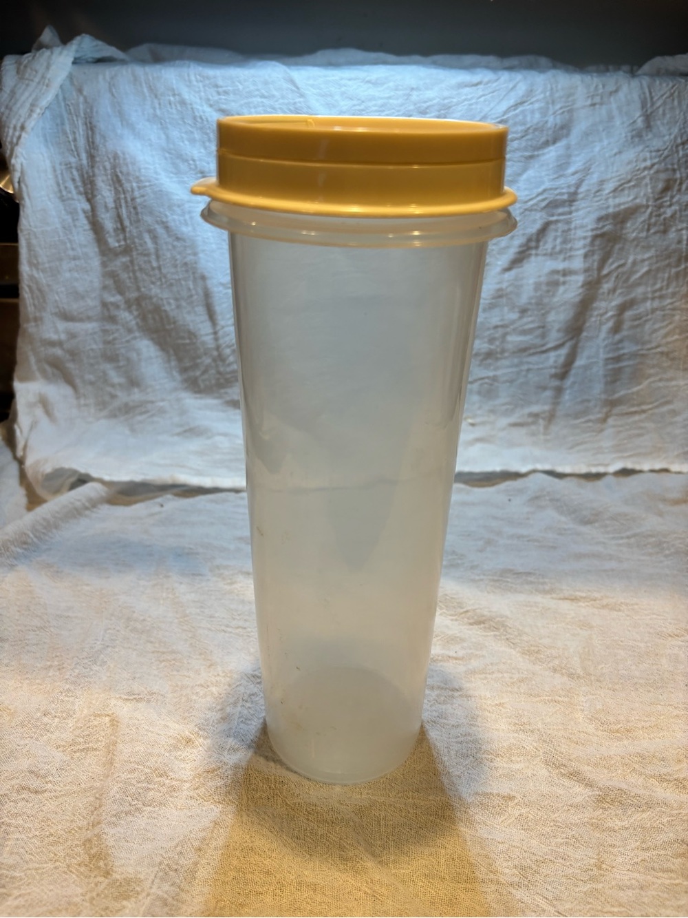 Rubbermaid Servin’ Saver Pasta Spaghetti Keeper Storage with Easy Measure Lid